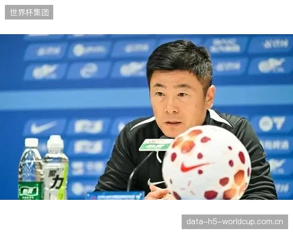 李国旭的球队防线暴露诸多问题，大连英博需在间歇期加固后防。