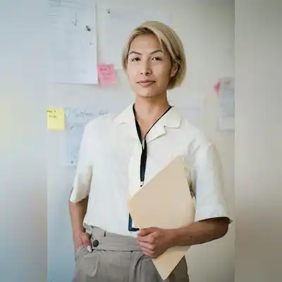 何雅芳